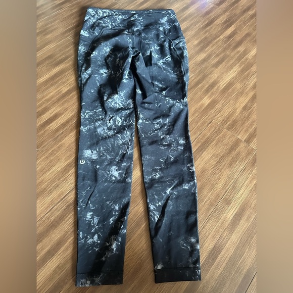 Lululemon Swift Speed High-Rise Tight 28
Aquila Black Multi
W5DD9S Luxtreme
Sz 8 - Picture 5 of 9